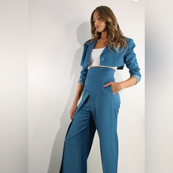 040. CROPPED POWER SHOULDER BLAZER - Picture 7 of 8